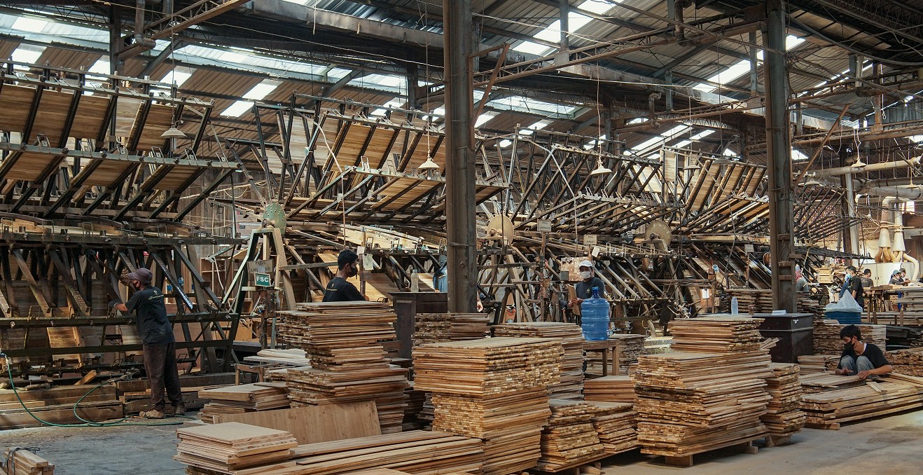 Manggala Furniture is a wood furniture manufacturer specializing in teak furniture production.
