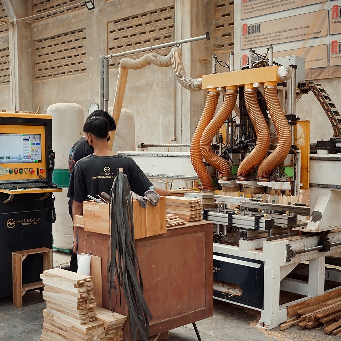 Furniture assembly