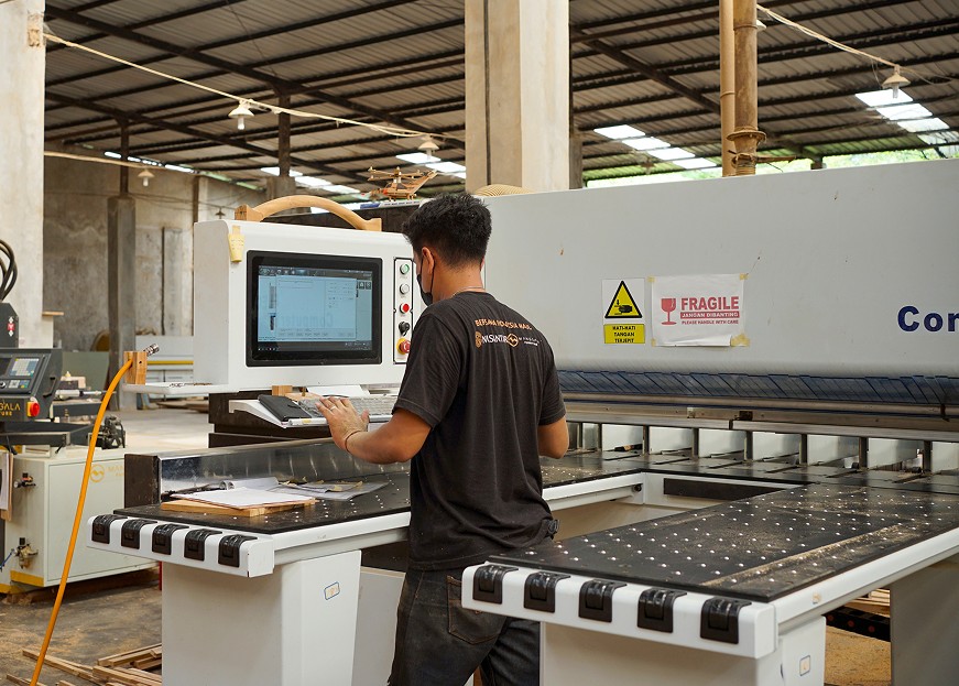 Manggala Furniture adalah produsen furnitur kayu yang mengkhususkan diri pada produksi furnitur berbahan kayu jati.