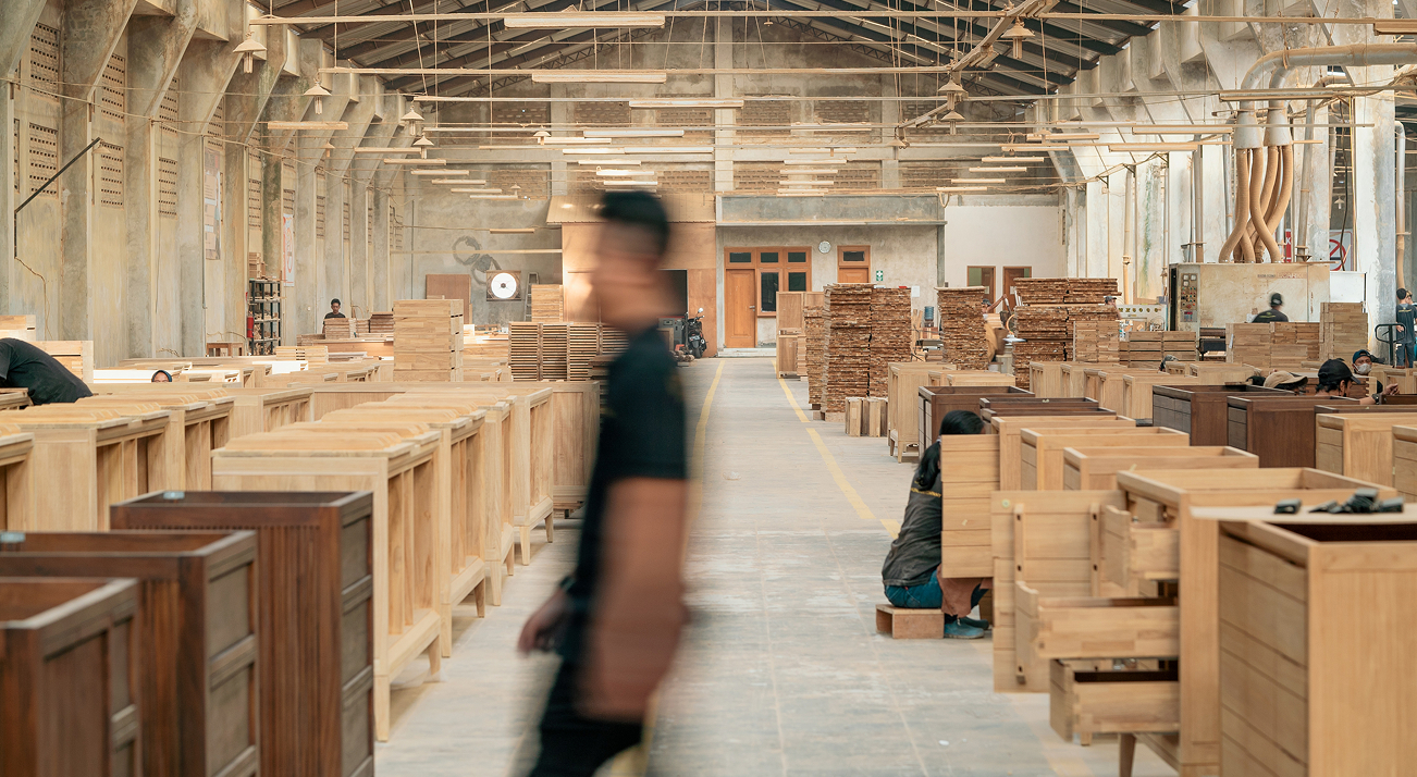 Manggala Furniture is a wood furniture manufacturer specializing in teak furniture production.