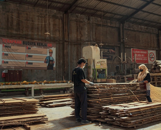 Manggala Furniture is a wood furniture manufacturer specializing in teak furniture production.