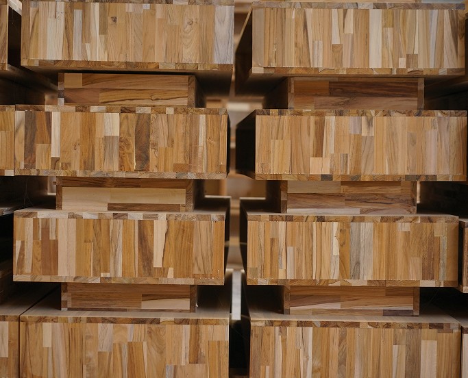 Manggala Furniture is a wood furniture manufacturer specializing in teak furniture production.